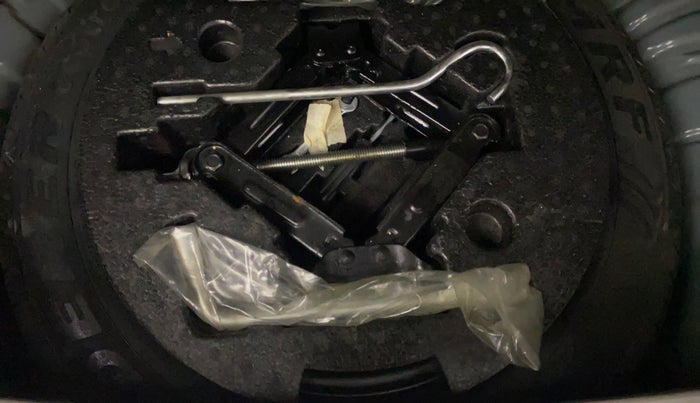 2021 Mahindra XUV300 W8 1.2 PETROL, Petrol, Manual, 20,674 km, Spare Tyre