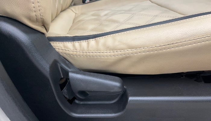 2015 Maruti Wagon R 1.0 VXI, Petrol, Manual, 57,209 km, Driver Side Adjustment Panel