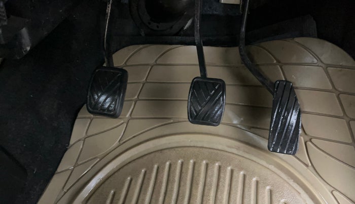 2015 Maruti Wagon R 1.0 VXI, Petrol, Manual, 57,209 km, Pedals