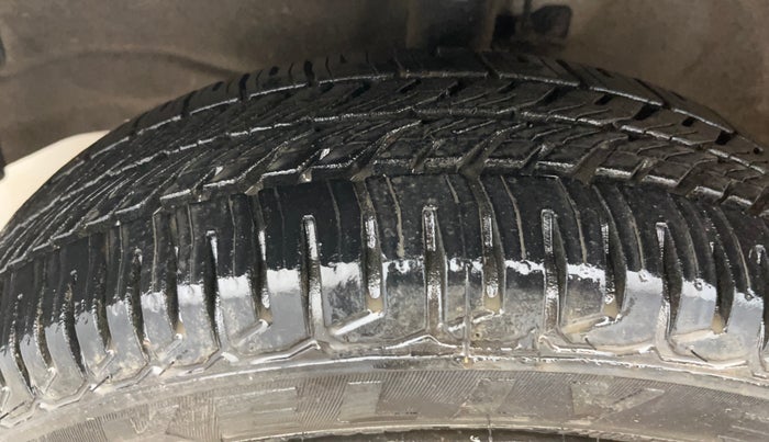 2015 Maruti Wagon R 1.0 VXI, Petrol, Manual, 57,209 km, Left Front Tyre Tread