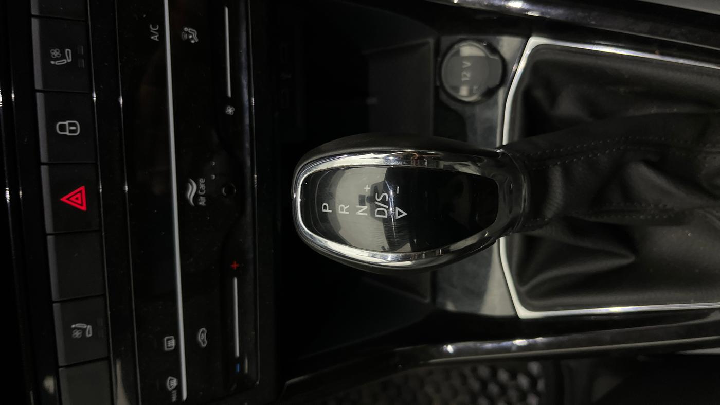 2021 Skoda KUSHAQ STYLE 1.0L TSI AT, Petrol, Automatic, 24,676 km, Gear Lever