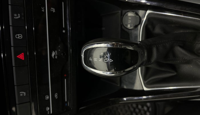 2021 Skoda KUSHAQ STYLE 1.0L TSI AT, Petrol, Automatic, 24,676 km, Gear Lever