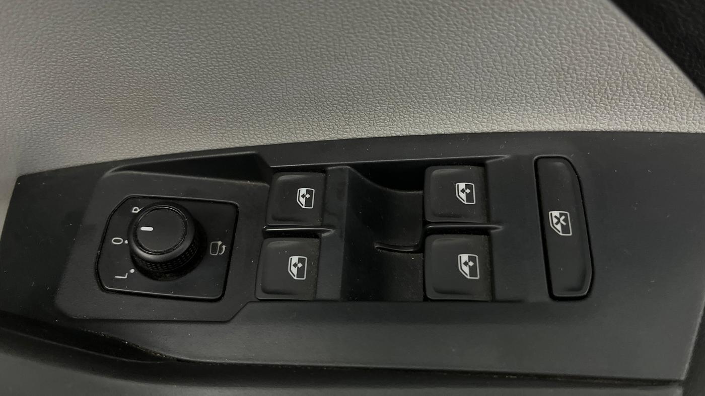2021 Skoda KUSHAQ STYLE 1.0L TSI AT, Petrol, Automatic, 24,676 km, Driver Side Door Panels Control