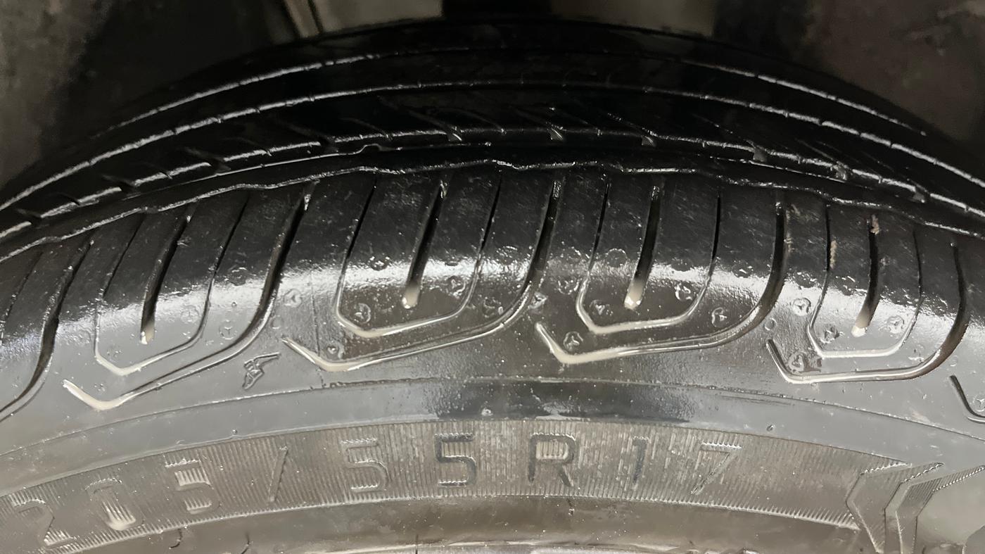 2021 Skoda KUSHAQ STYLE 1.0L TSI AT, Petrol, Automatic, 24,676 km, Right Front Tyre Tread