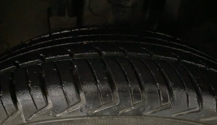 2017 Renault Kwid CLIMBER 1.0 AMT, Petrol, Automatic, 33,320 km, Left Front Tyre Tread