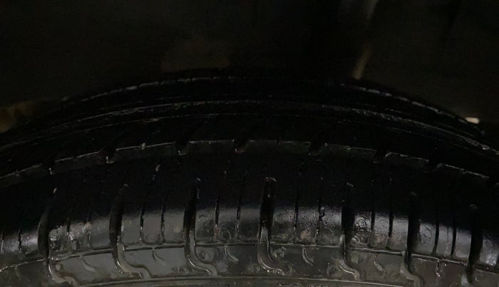 2017 Renault Kwid CLIMBER 1.0 AMT, Petrol, Automatic, 33,320 km, Left Rear Tyre Tread