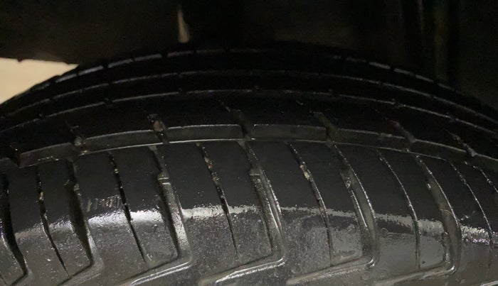 2017 Renault Kwid CLIMBER 1.0 AMT, Petrol, Automatic, 33,320 km, Right Rear Tyre Tread
