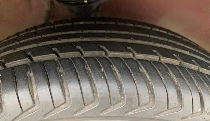 2011 Maruti Alto K10 VXI, Petrol, Manual, 73,120 km, Right Front Tyre Tread