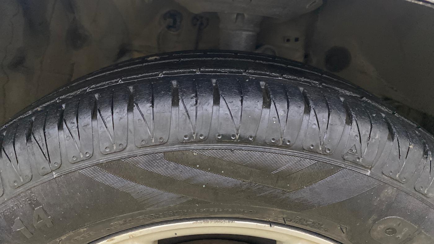 2016 Honda Brio VX AT, Petrol, Automatic, 52,986 km, Right Front Tyre Tread