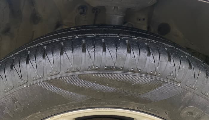 2016 Honda Brio VX AT, Petrol, Automatic, 52,986 km, Right Front Tyre Tread