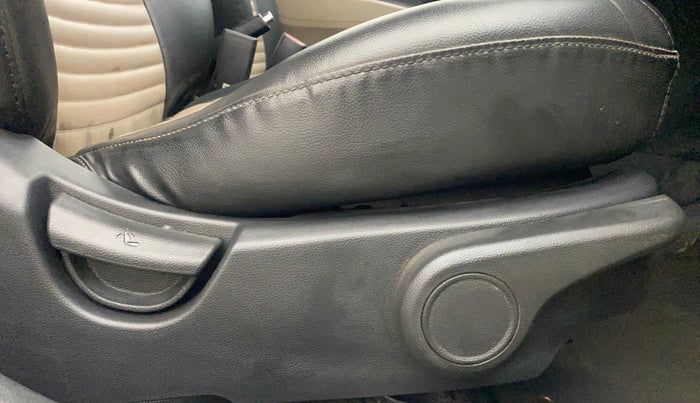 2017 Hyundai Grand i10 ASTA 1.2 KAPPA VTVT, Petrol, Manual, 72,981 km, Driver Side Adjustment Panel