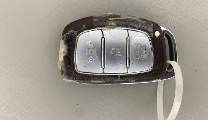 2017 Hyundai Grand i10 ASTA 1.2 KAPPA VTVT, Petrol, Manual, 72,981 km, Key Close Up