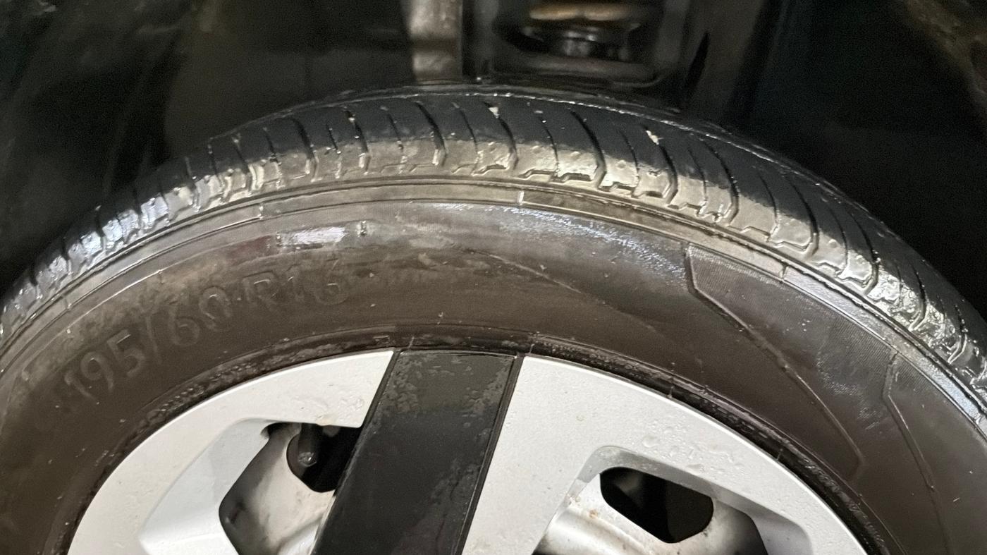 2022 Nissan MAGNITE XE, Petrol, Manual, 18,952 km, Left Front Tyre Tread