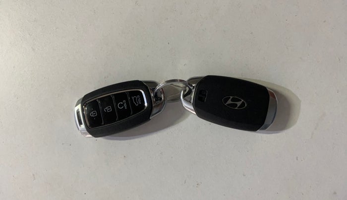 2024 Hyundai NEW I20 ASTA (O) 1.2 IVT, Petrol, Automatic, 29,239 km, Key Close Up