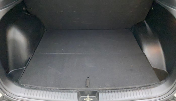 2018 Hyundai Creta SX (O) 1.6 DIESEL, Diesel, Manual, 49,918 km, Dicky (Boot door) - Parcel tray missing