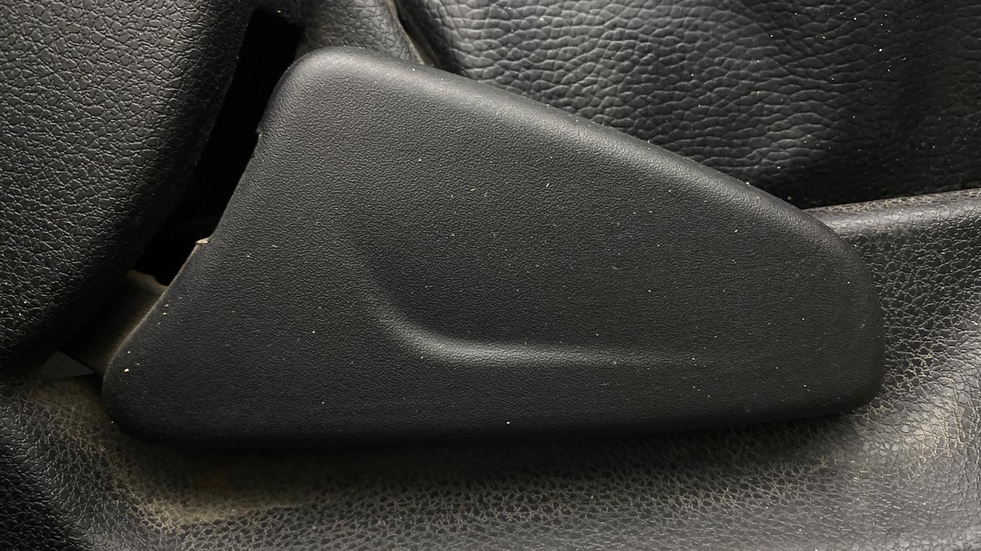 2017 Renault Kwid RXL, Petrol, Manual, 53,025 km, Driver Side Adjustment Panel