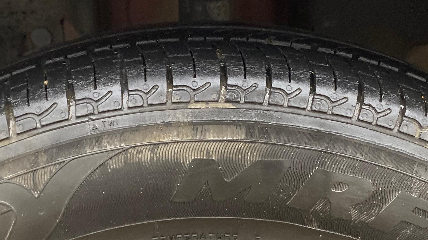 2017 Renault Kwid RXL, Petrol, Manual, 53,025 km, Left Front Tyre Tread
