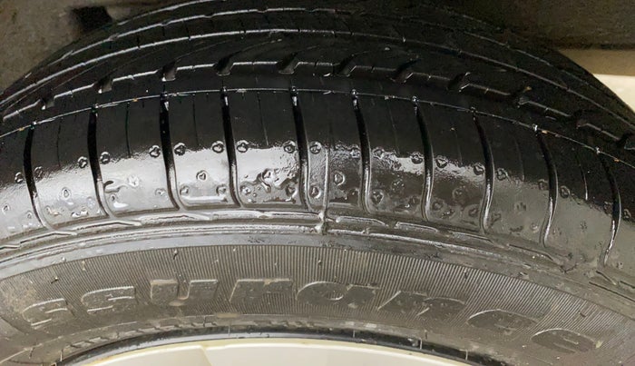 2015 Toyota Corolla Altis JS PETROL, Petrol, Manual, 84,825 km, Left Rear Tyre Tread