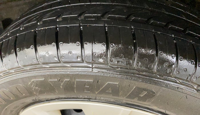 2015 Toyota Corolla Altis JS PETROL, Petrol, Manual, 84,825 km, Right Rear Tyre Tread