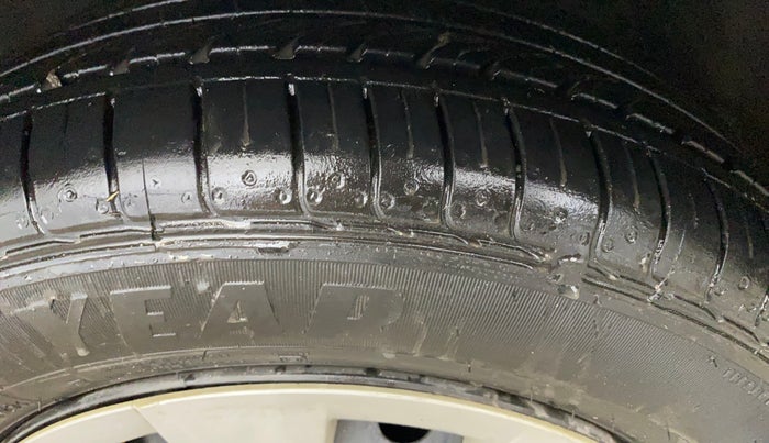 2015 Toyota Corolla Altis JS PETROL, Petrol, Manual, 84,825 km, Left Front Tyre Tread