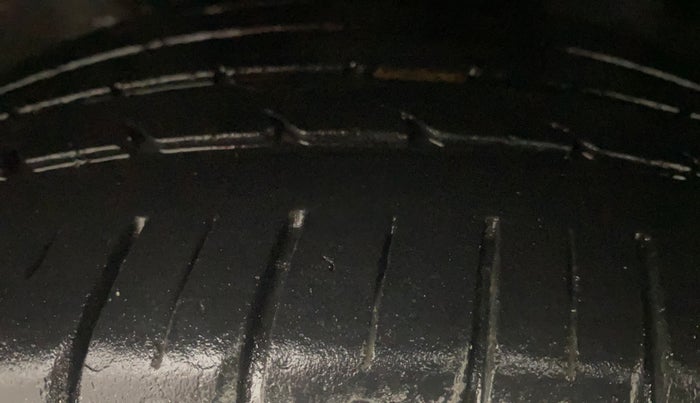 2014 Hyundai Verna FLUIDIC 1.6 CRDI SX, Diesel, Manual, 1,46,813 km, Left Front Tyre Tread