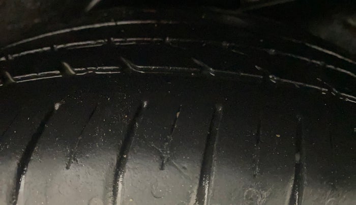 2014 Hyundai Verna FLUIDIC 1.6 CRDI SX, Diesel, Manual, 1,46,813 km, Left Rear Tyre Tread
