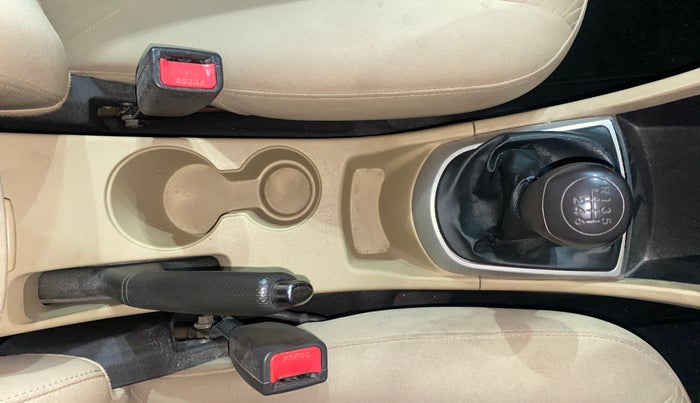 2014 Hyundai Verna FLUIDIC 1.6 CRDI SX, Diesel, Manual, 1,46,813 km, Gear Lever