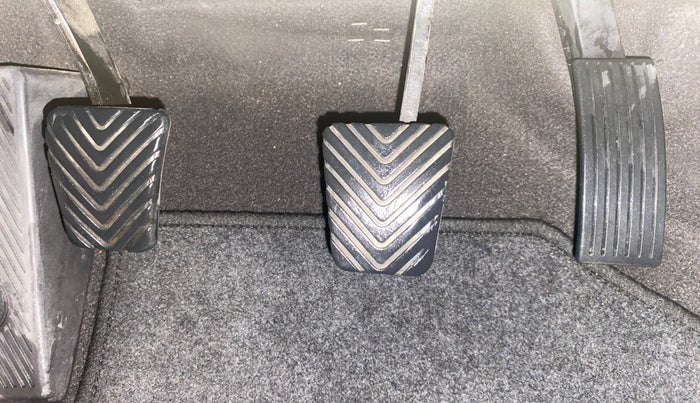 2014 Hyundai Verna FLUIDIC 1.6 CRDI SX, Diesel, Manual, 1,46,813 km, Pedals