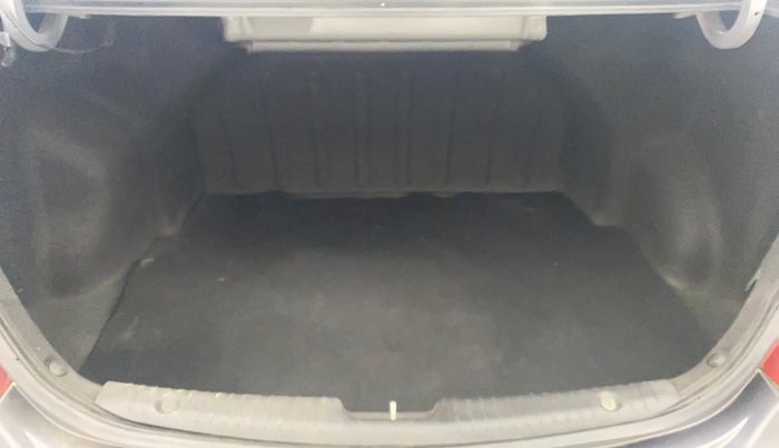 2014 Hyundai Verna FLUIDIC 1.6 CRDI SX, Diesel, Manual, 1,46,813 km, Boot Inside