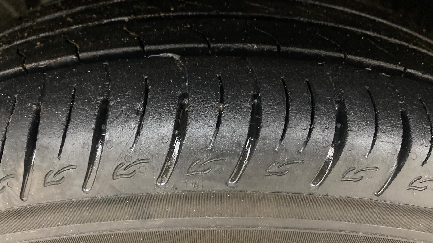 2014 Renault Duster 85 PS RXL DIESEL, Diesel, Manual, 1,08,670 km, Left Front Tyre Tread