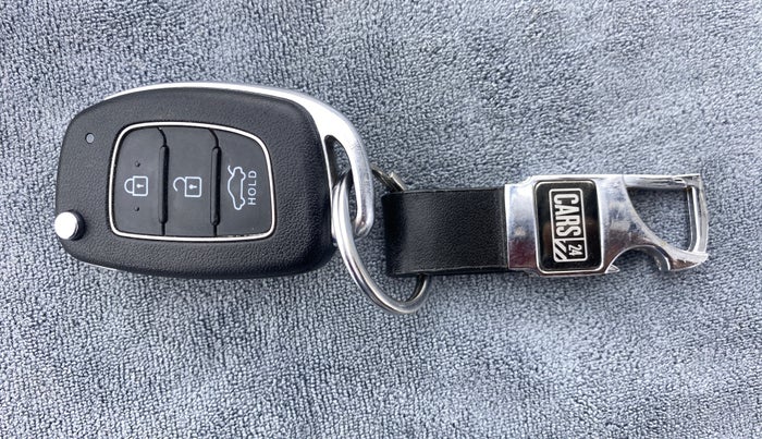 2021 Hyundai AURA S 1.2 CNG, CNG, Manual, 38,891 km, Key Close Up