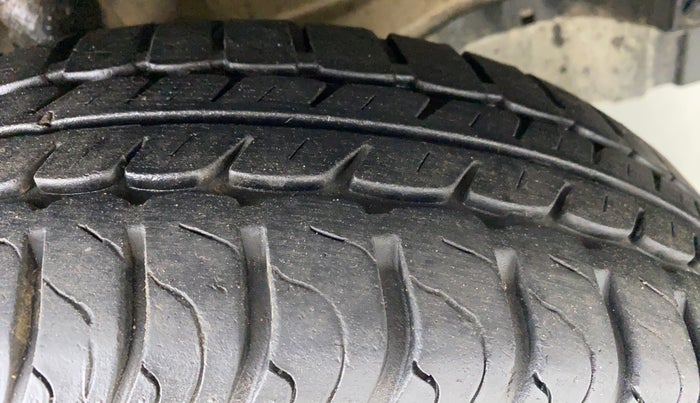 2010 Maruti Wagon R 1.0 VXI, Petrol, Manual, 33,674 km, Right Front Tyre Tread