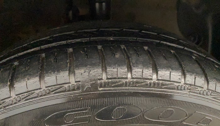 2016 Hyundai Grand i10 MAGNA 1.2 KAPPA VTVT, Petrol, Manual, 24,995 km, Right Front Tyre Tread