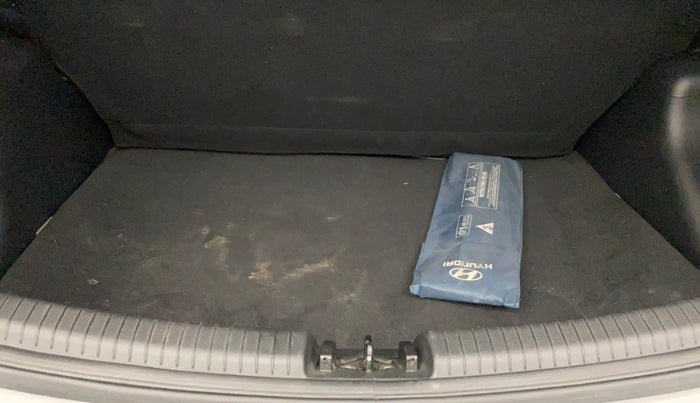 2016 Hyundai Grand i10 MAGNA 1.2 KAPPA VTVT, Petrol, Manual, 24,995 km, Boot Inside