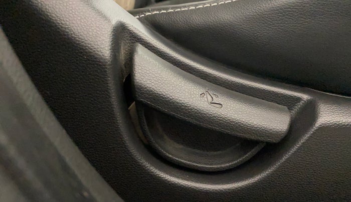 2016 Hyundai Grand i10 MAGNA 1.2 KAPPA VTVT, Petrol, Manual, 24,995 km, Driver Side Adjustment Panel