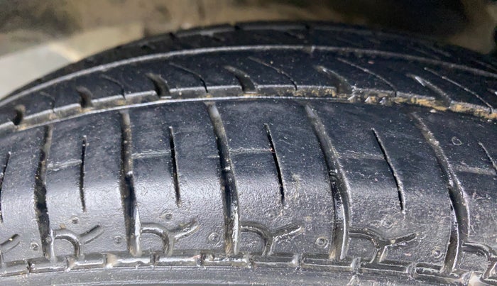 2015 Hyundai Eon ERA PLUS, Petrol, Manual, 41,771 km, Right Front Tyre Tread