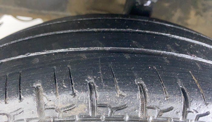 2015 Hyundai Eon ERA PLUS, Petrol, Manual, 41,771 km, Left Front Tyre Tread