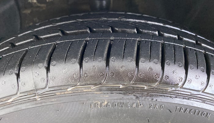 2015 Hyundai Xcent S 1.2 OPT, Petrol, Manual, 42,898 km, Left Front Tyre Tread