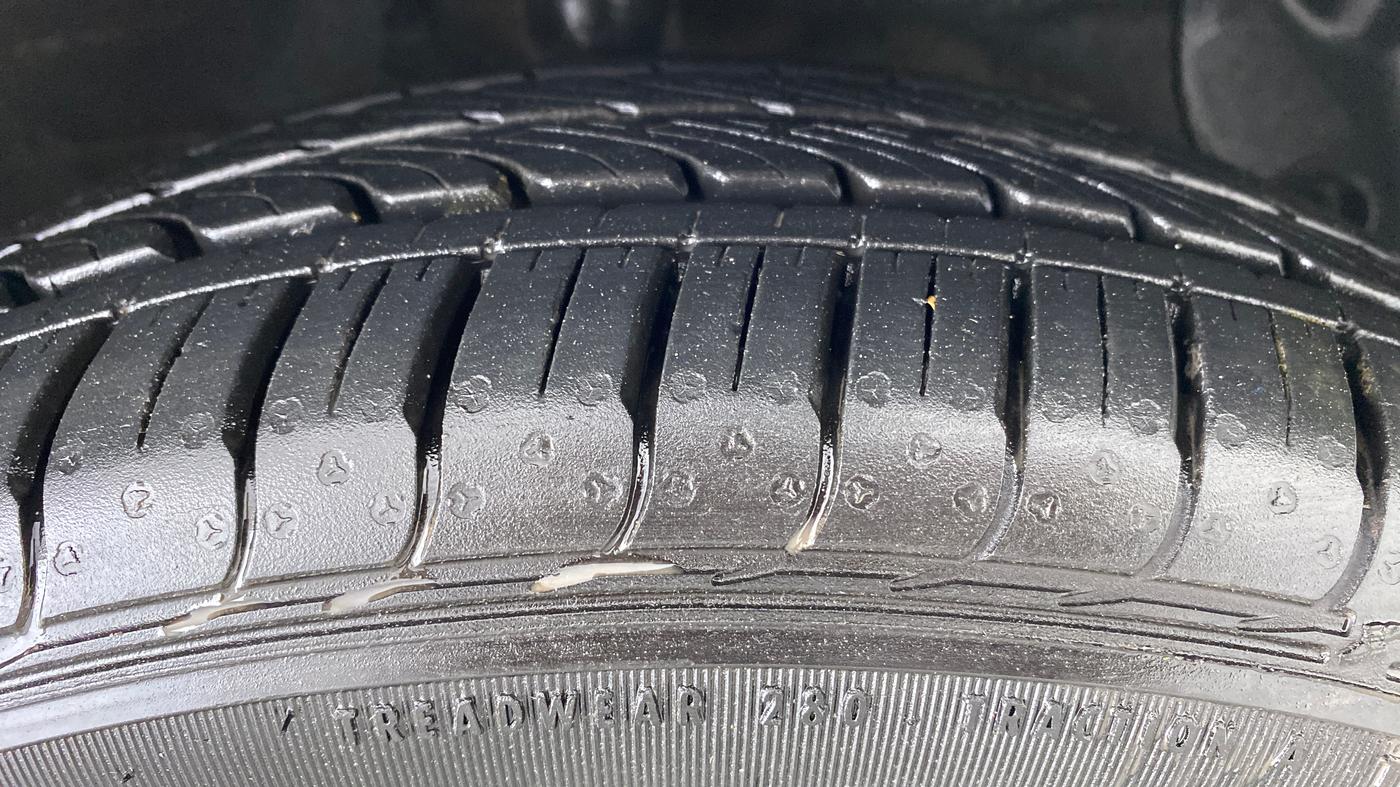 2015 Hyundai Xcent S 1.2 OPT, Petrol, Manual, 42,898 km, Right Front Tyre Tread