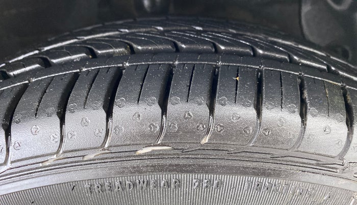 2015 Hyundai Xcent S 1.2 OPT, Petrol, Manual, 42,898 km, Right Front Tyre Tread