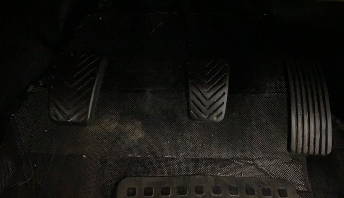 2016 Hyundai Eon D-LITE+, Petrol, Manual, 32,755 km, Pedals