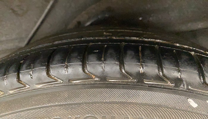 2013 Hyundai Verna FLUIDIC 1.6 CRDI SX, Diesel, Manual, 1,36,029 km, Left Rear Tyre Tread