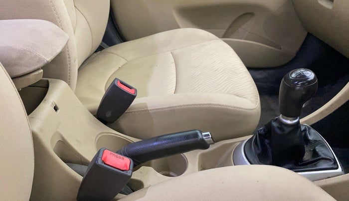 2013 Hyundai Verna FLUIDIC 1.6 CRDI SX, Diesel, Manual, 1,36,029 km, Gear Lever