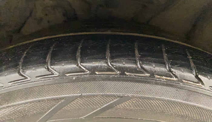 2013 Hyundai Verna FLUIDIC 1.6 CRDI SX, Diesel, Manual, 1,36,029 km, Left Front Tyre Tread