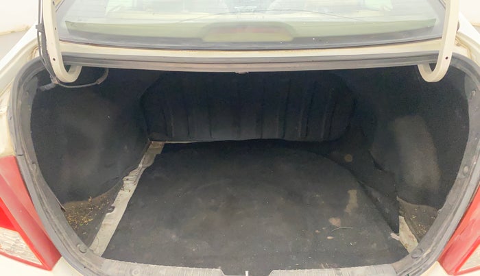 2013 Hyundai Verna FLUIDIC 1.6 CRDI SX, Diesel, Manual, 1,36,029 km, Boot Inside