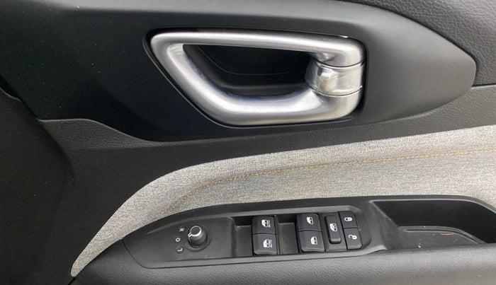 2022 Jeep Compass SPORT 1.4 PETROL, Petrol, Manual, 35,312 km, Driver Side Door Panels Control