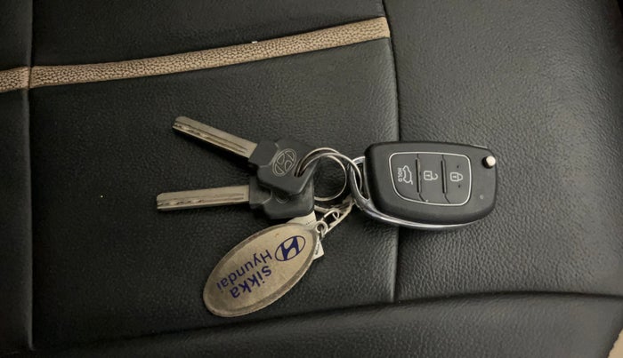 2014 Hyundai Xcent S 1.2, Petrol, Manual, 46,447 km, Key Close Up