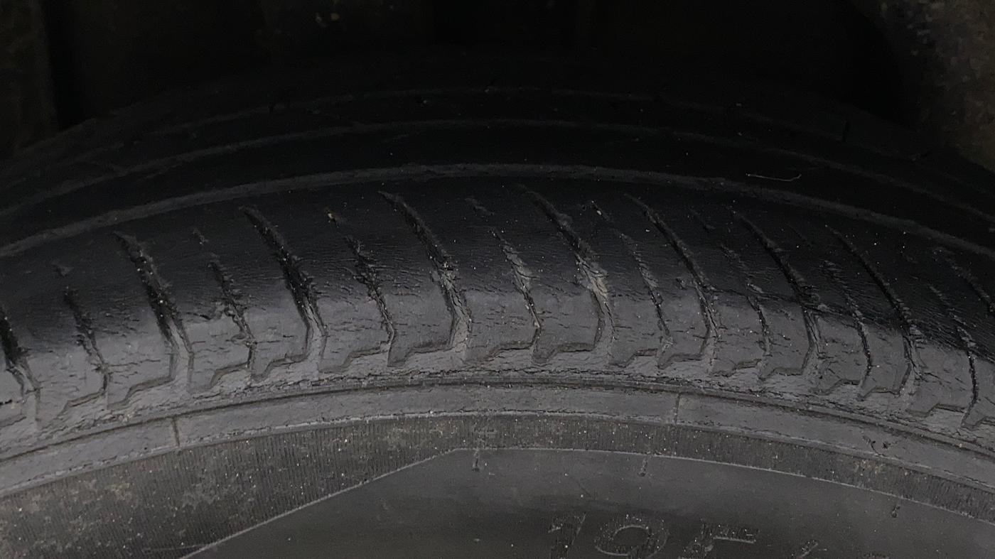 2021 Nissan MAGNITE XL, Petrol, Manual, 48,777 km, Right Rear Tyre Tread