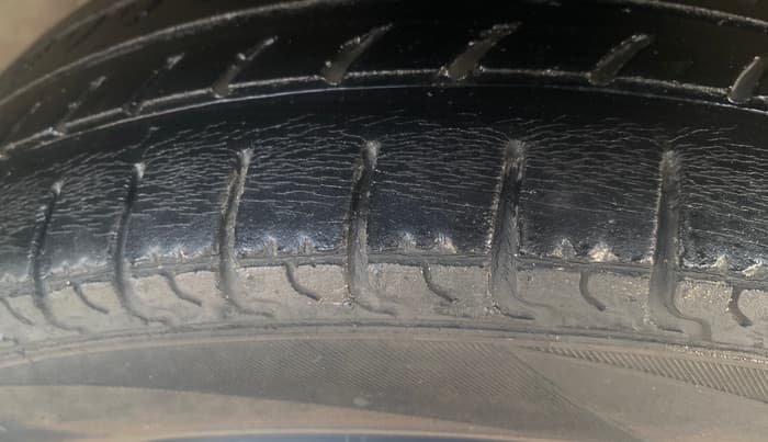 2014 Maruti Alto K10 VXI, Petrol, Manual, 60,822 km, Right Front Tyre Tread