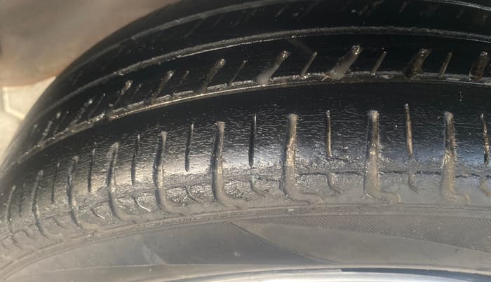 2014 Maruti Alto K10 VXI, Petrol, Manual, 60,822 km, Left Front Tyre Tread